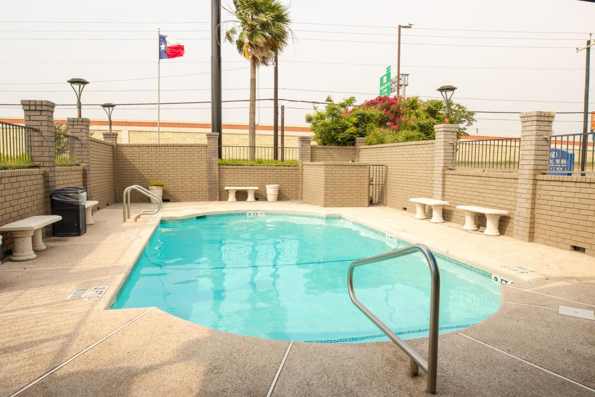 Americas Best Value Inn Harlingen Exterior foto