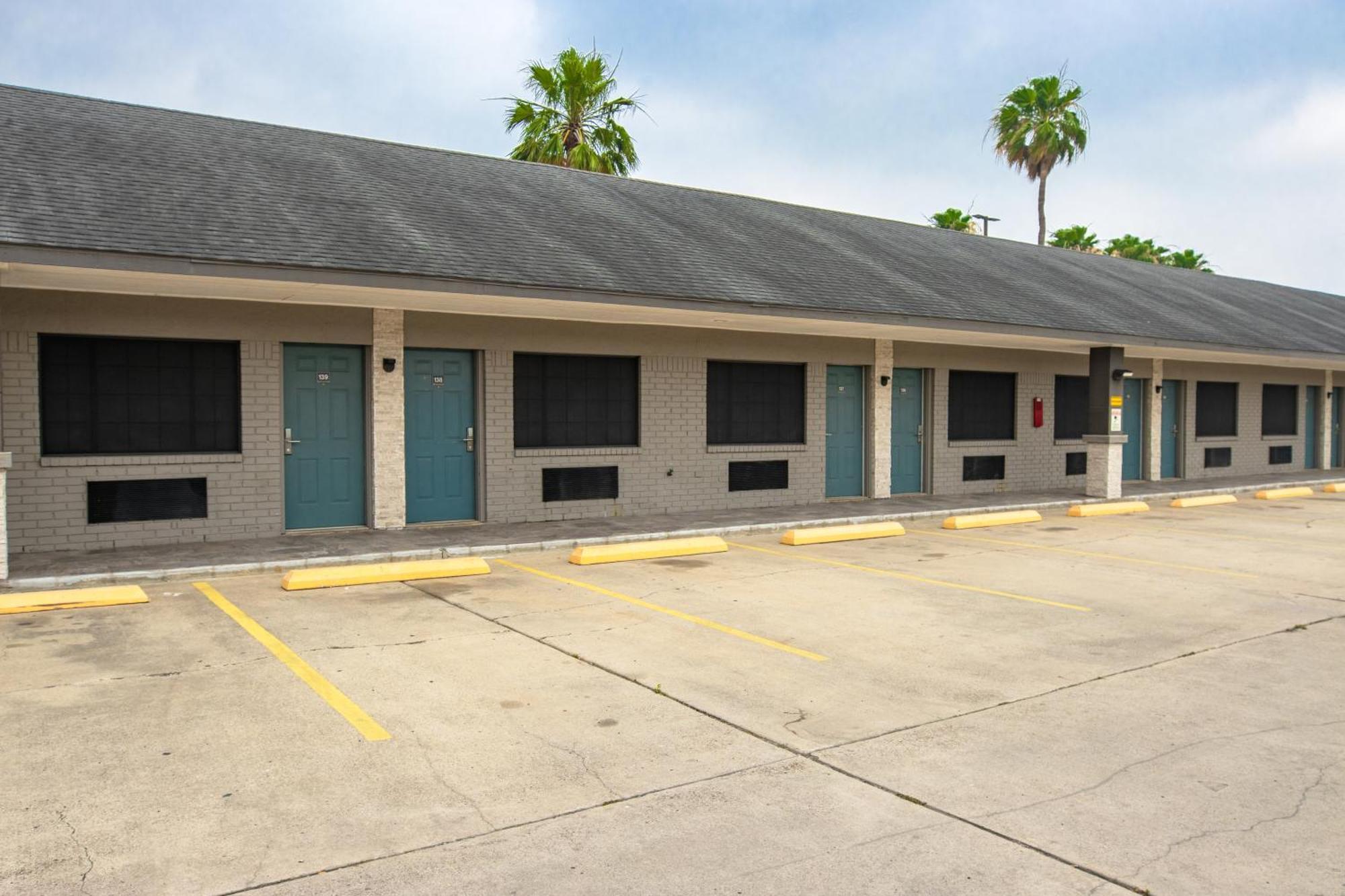 Americas Best Value Inn Harlingen Exterior foto