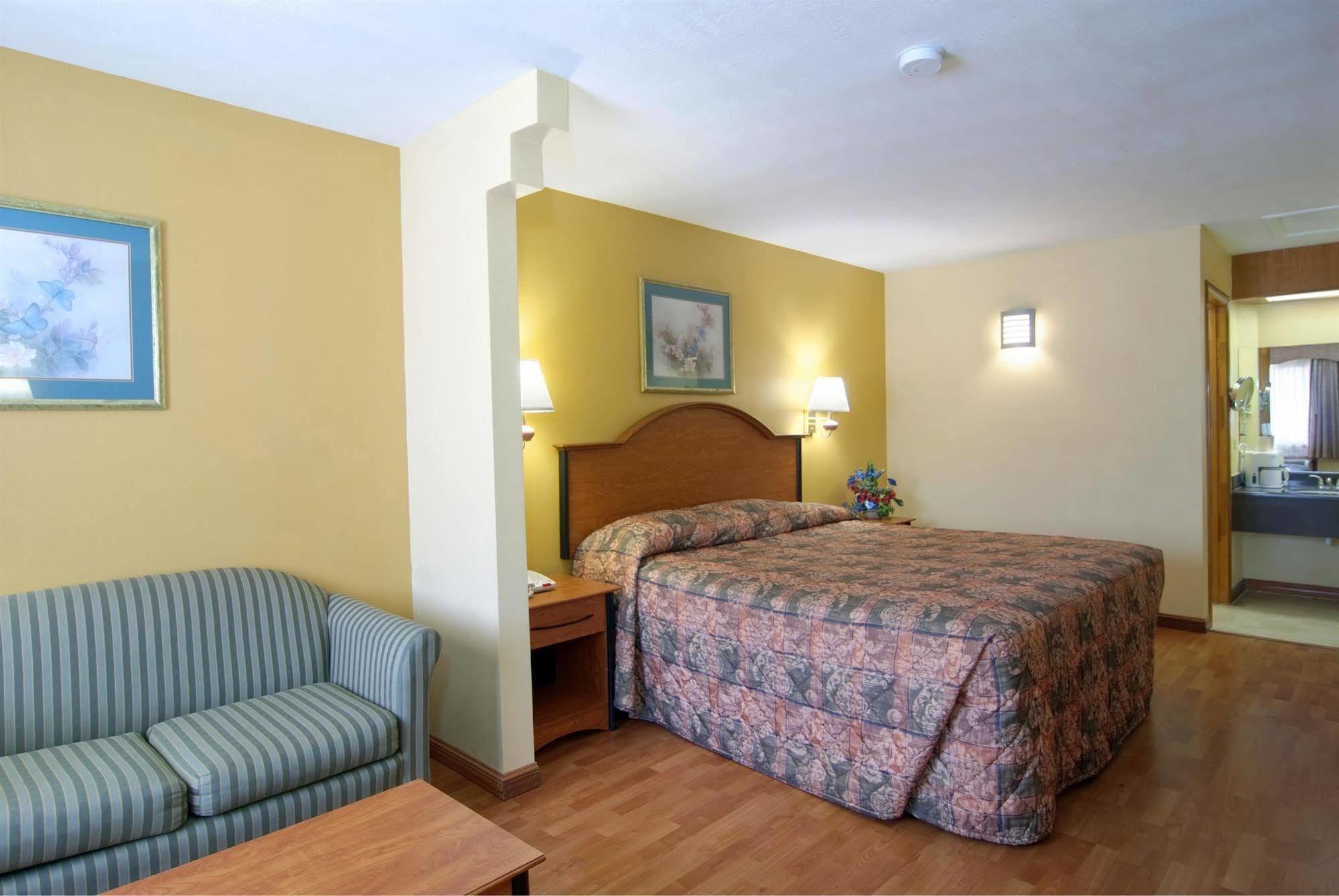 Americas Best Value Inn Harlingen Quarto foto